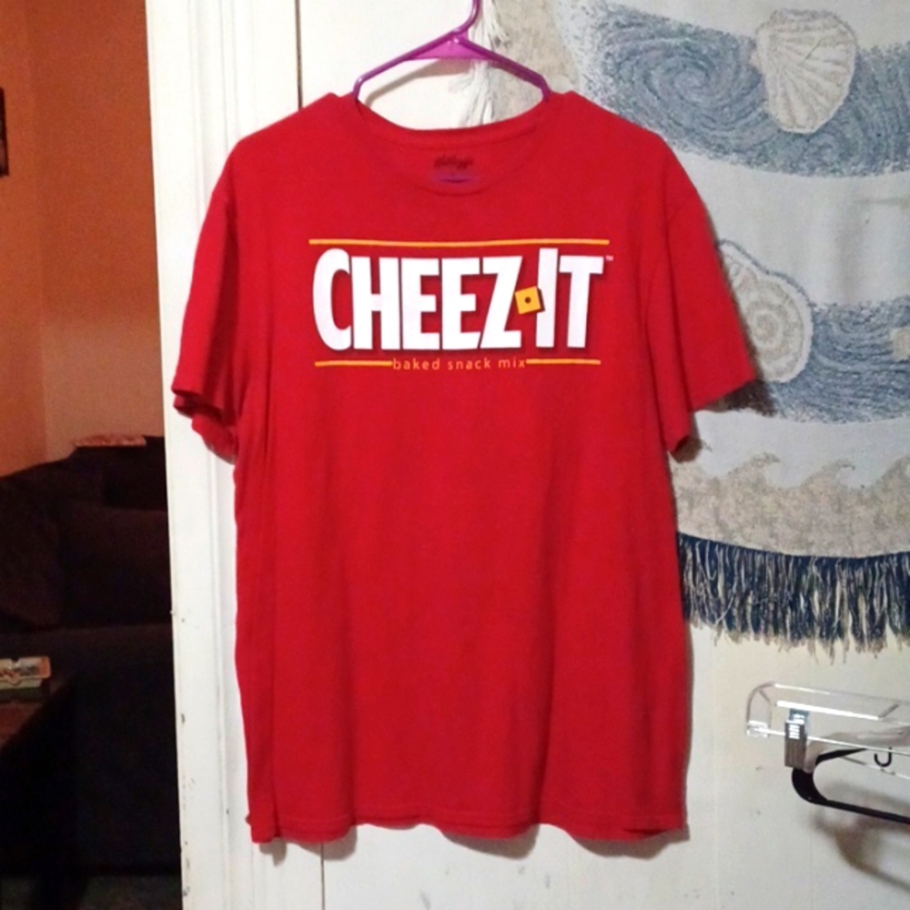 Kellogg's Cheez-It snack men's t-shirt size large